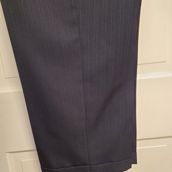 Men's Haggar Navy Pinstripe suit size 44R - Picture 14 of 14